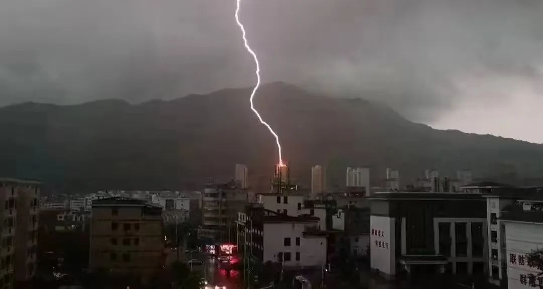 10级雷暴大风冰雹关窗户关窗户