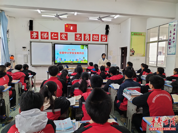 吉首市铁路学校开展反邪教宣传活动