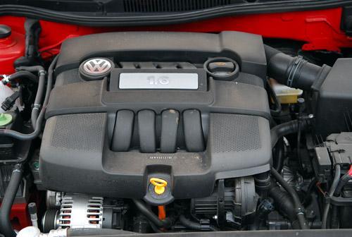 而关于宝来6的手动版本,其发动机型号为ea111,提供了两种排量选择:6l