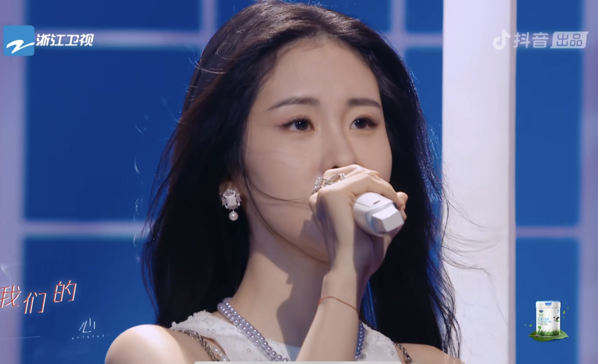 《为歌而赞》一开口差距就有了,张碧晨唱甜歌让人热泪盈眶!