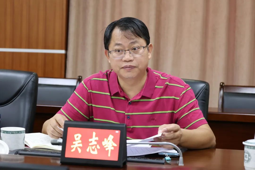 县委常委,统战部部长吴志峰一行到鹿寨法院开展党外干部工作调研