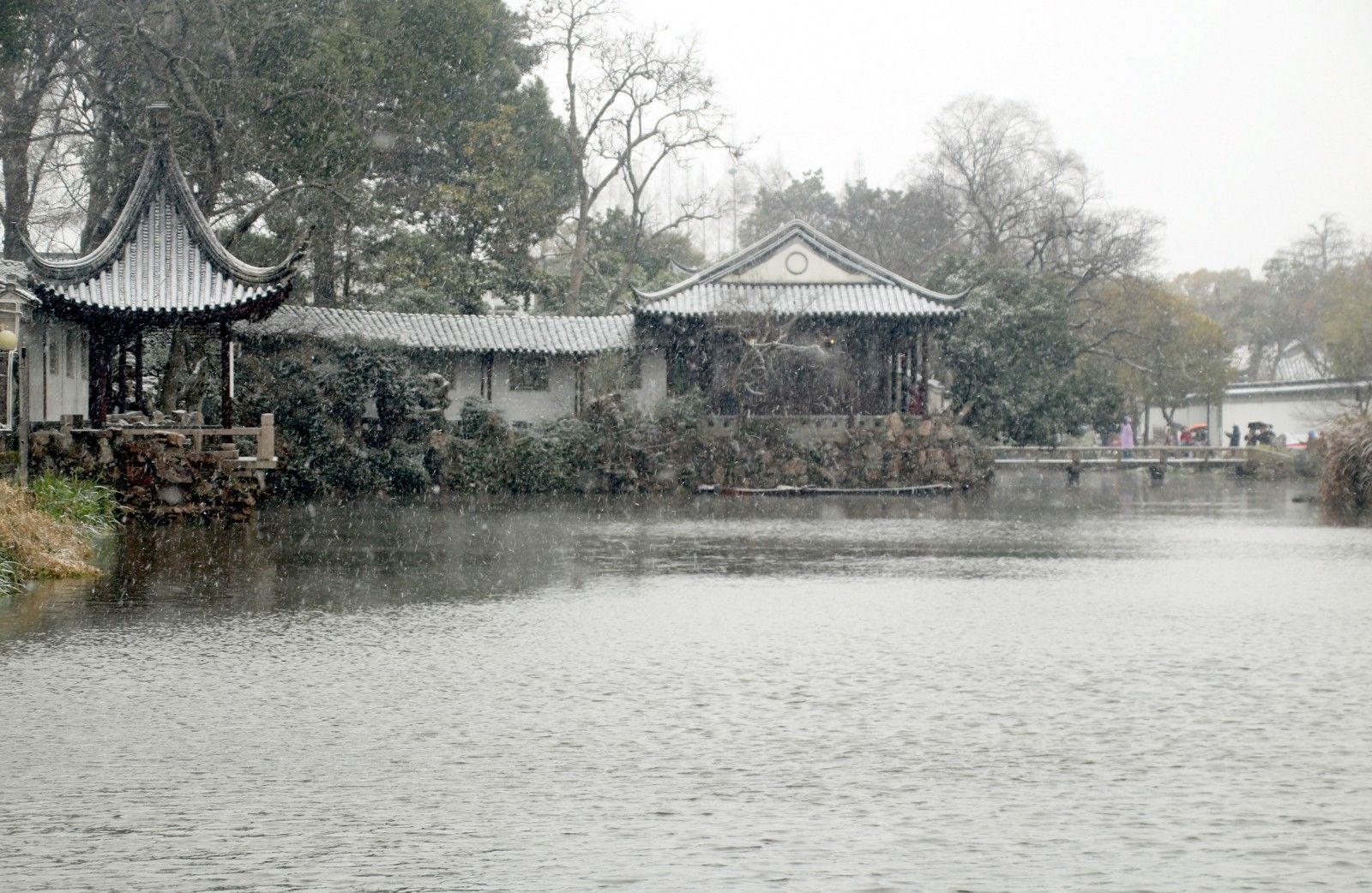 苏州拙政园雪景图片