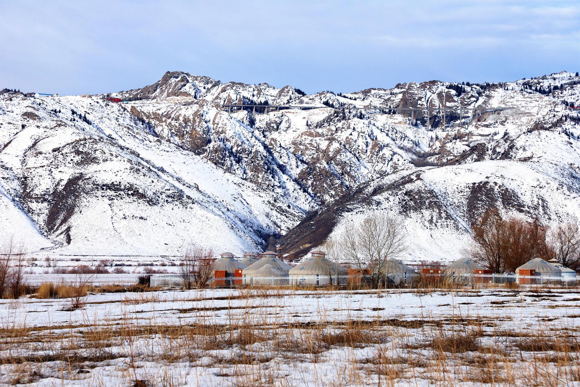 新疆阿勒泰:雪后山乡美如画