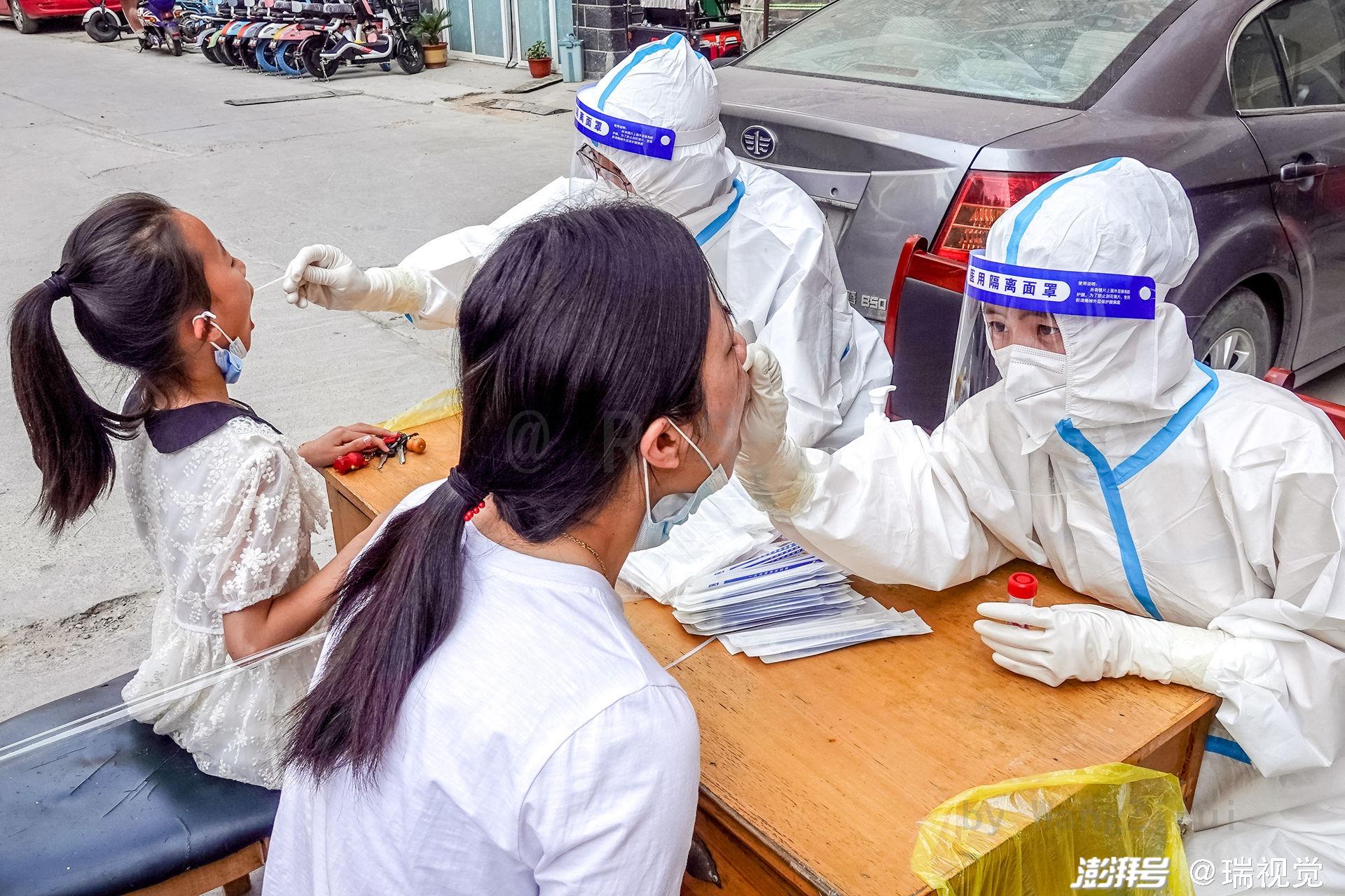 滑县全员核酸检测:室外27度,穿防护服的大白真辛苦