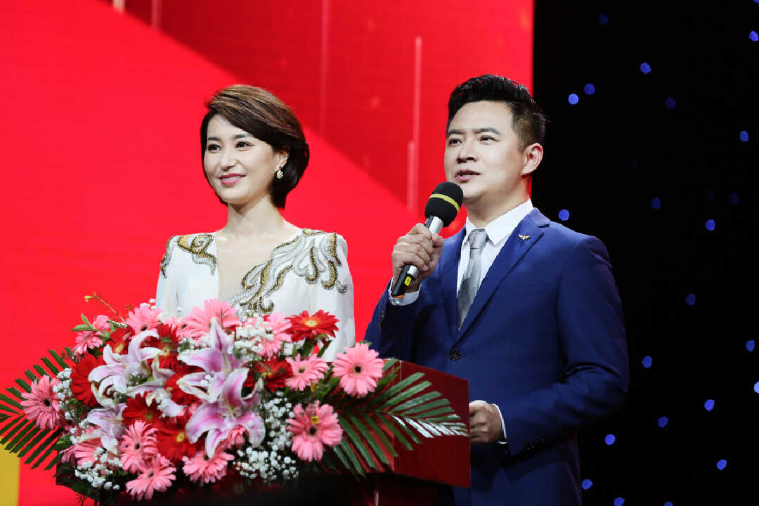 济南市"一城大爱暖泉城"主题品牌升级暨学雷锋志愿服务先进典型颁奖