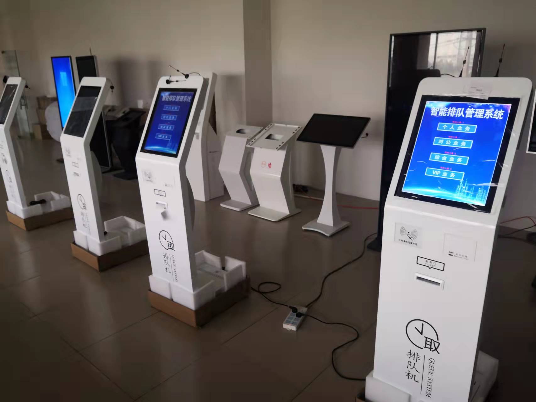 银行政务大厅排队取号机上取号排队使用教程