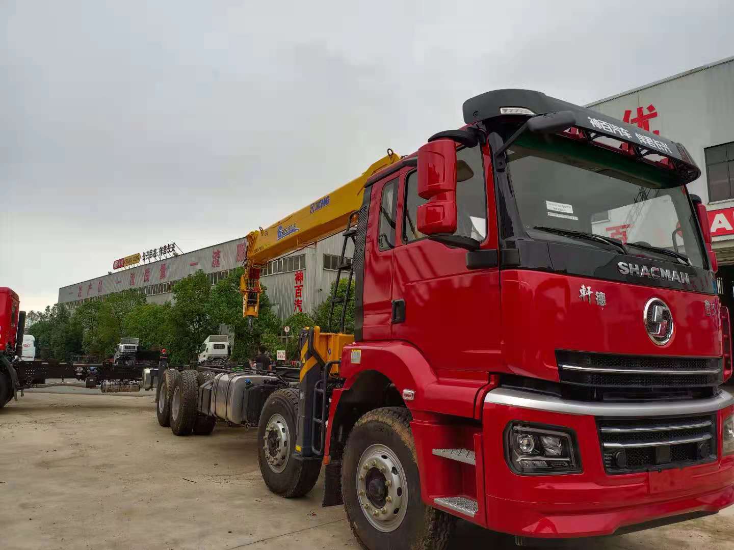 陕汽轩德翼3前四后八14吨随车吊