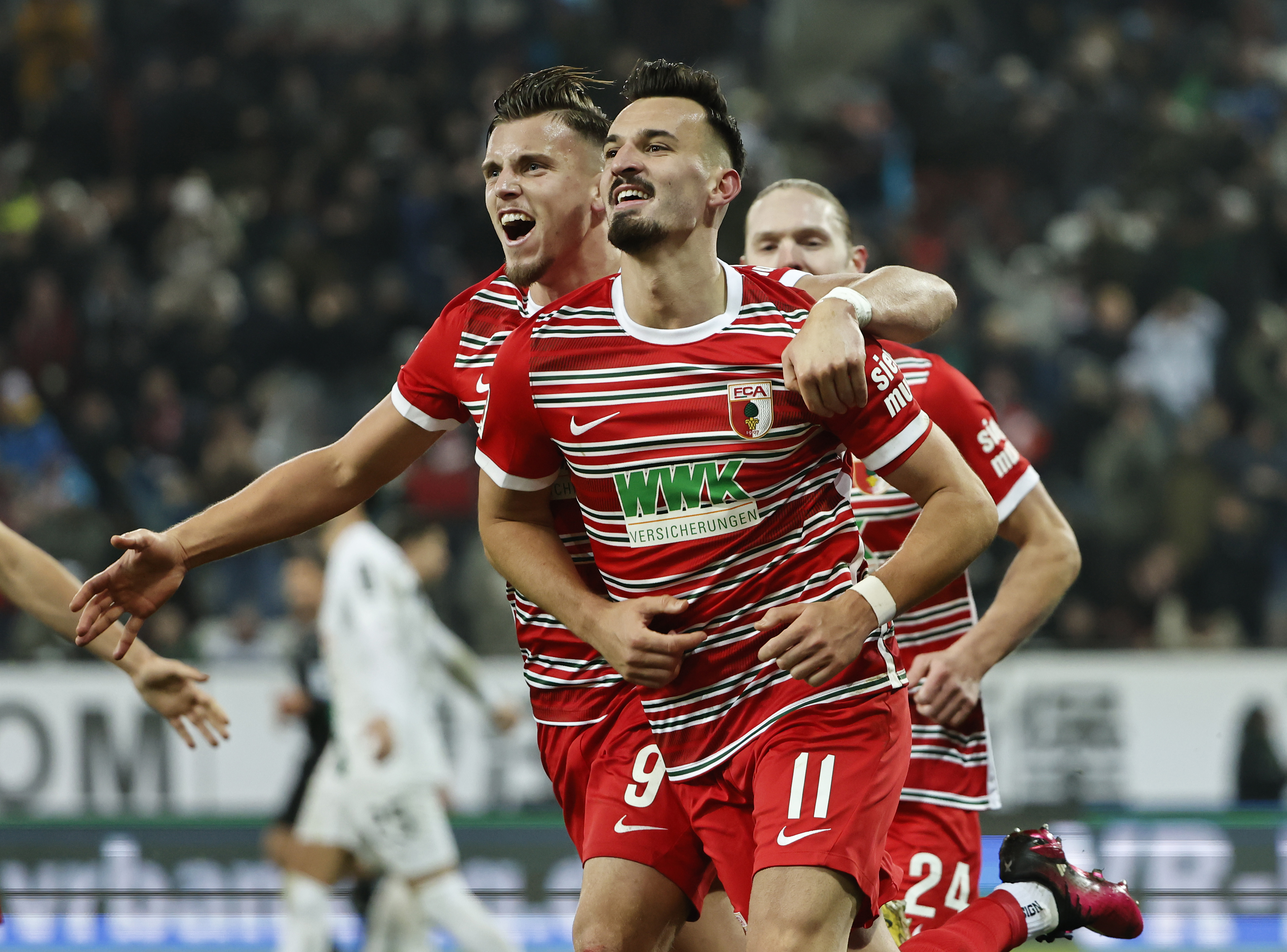 足球——德甲:奥格斯堡胜门兴