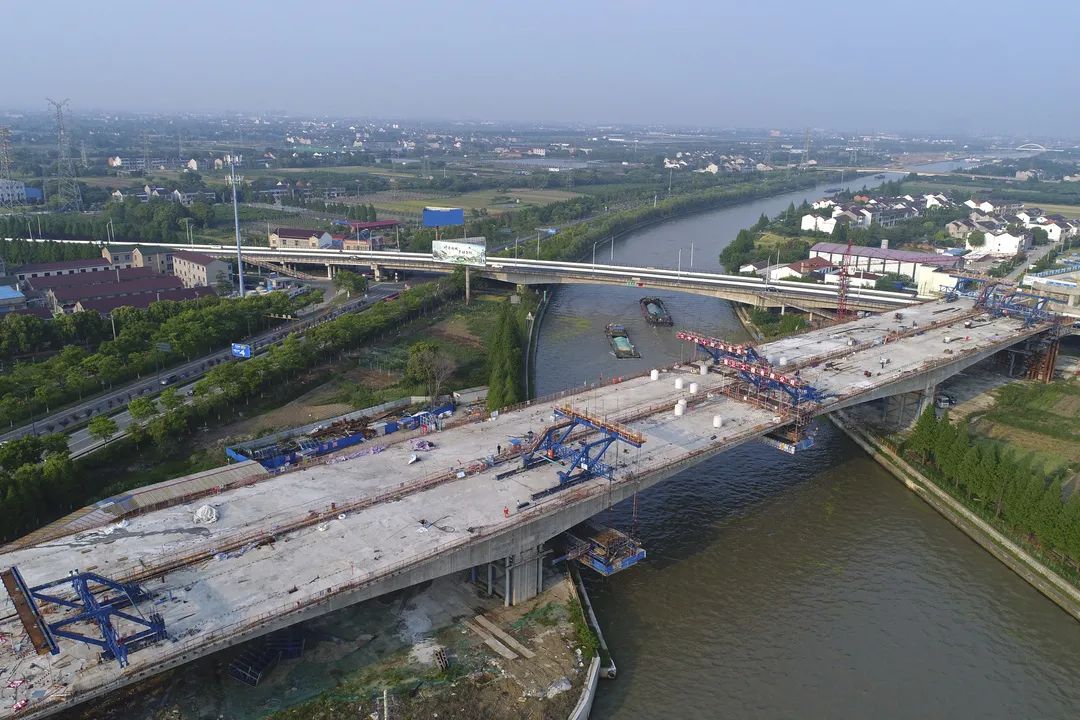 2020年9月,苏锡常南部高速常州段跨锡溧漕河改线特大桥双向贯通.
