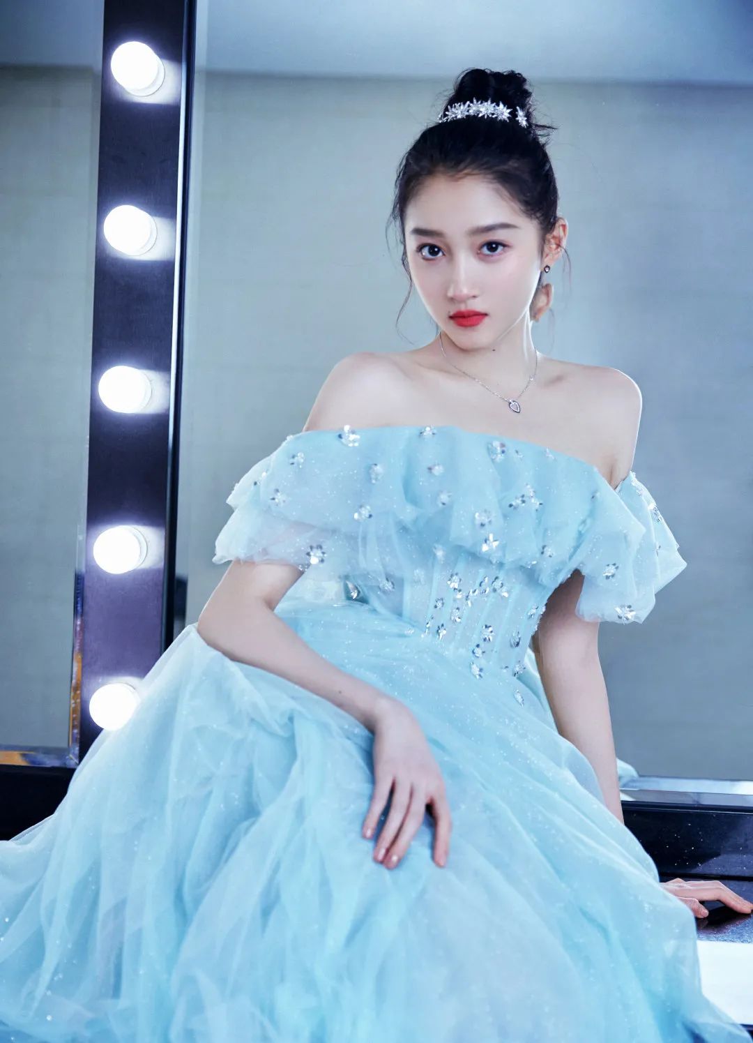 本命年的关晓彤这么时髦了!她都买了啥?