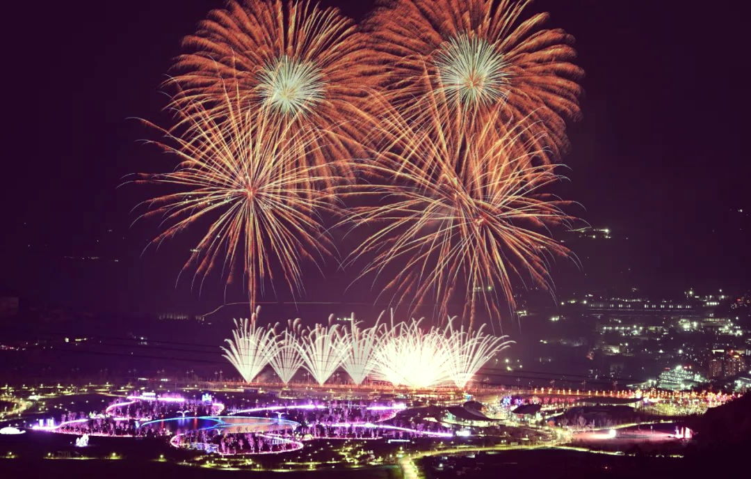 攀枝花元宵烟花秀:花海与星空的璀璨交响