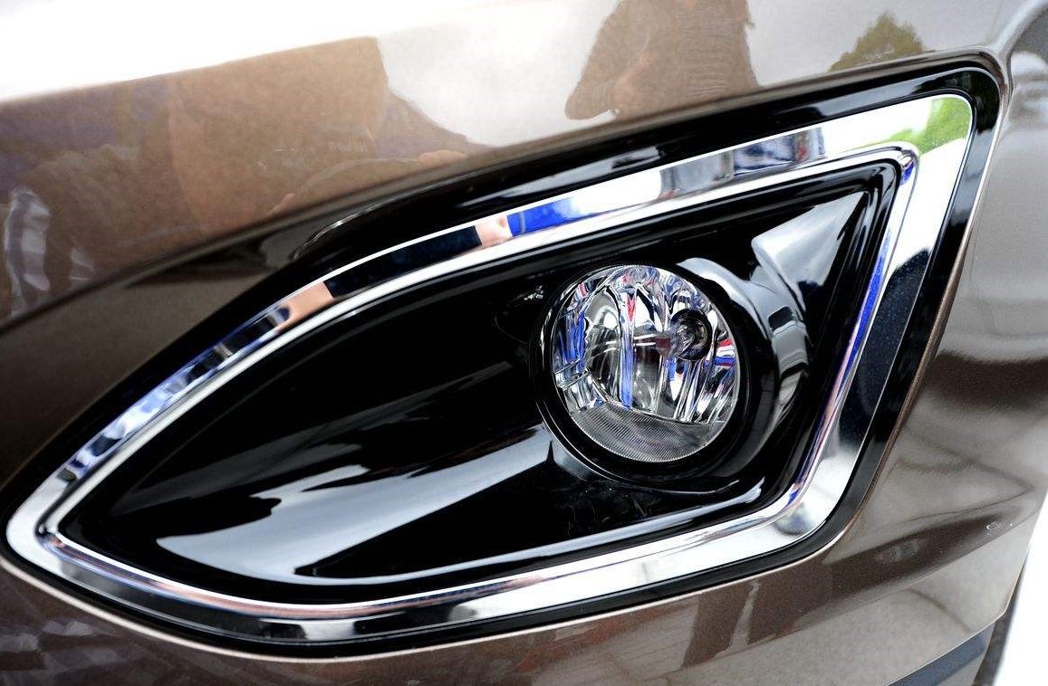 汽车大灯发热正常的吗