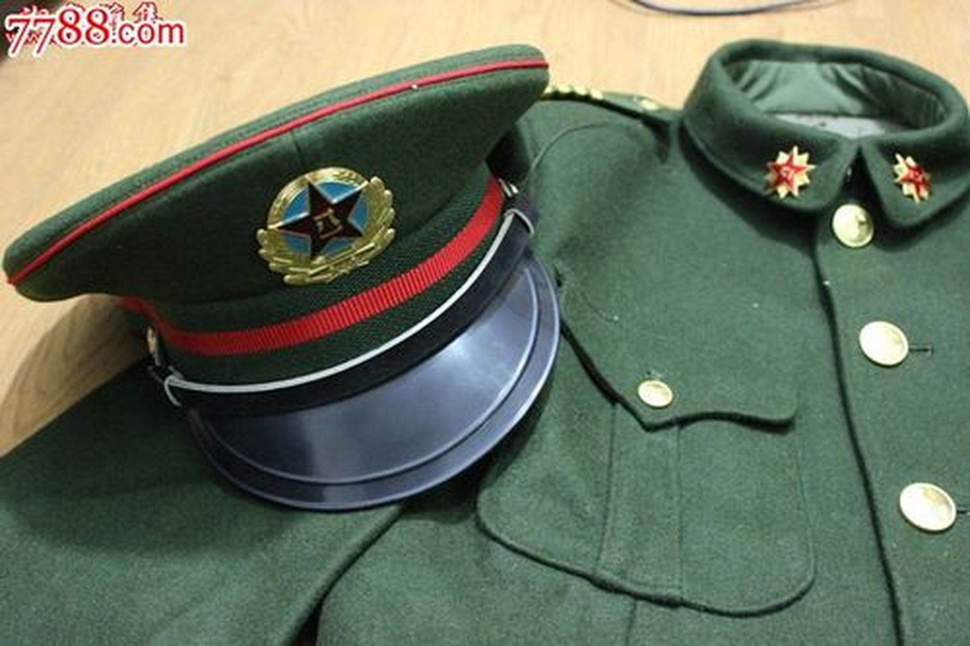 八七式大檐帽承载着无数老兵的青春回忆,这是他们献上国防的见证.