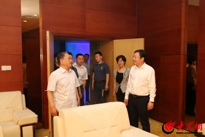 狄波到潍坊市科技馆督导检查文明城市创建工作