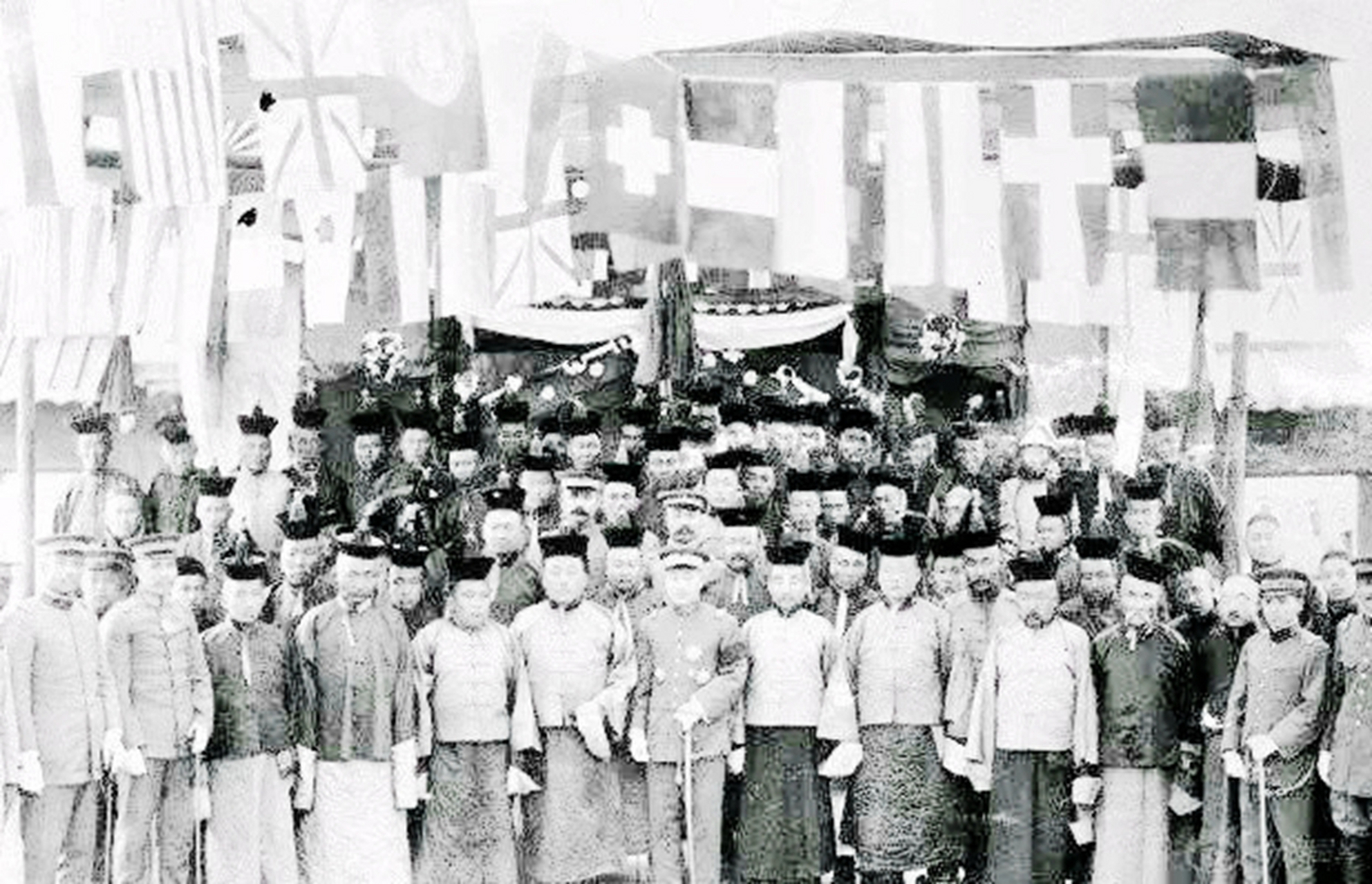 1919年,外蒙古光复后,徐树铮与蒙古贵族合影.这是一个历史性的时刻!