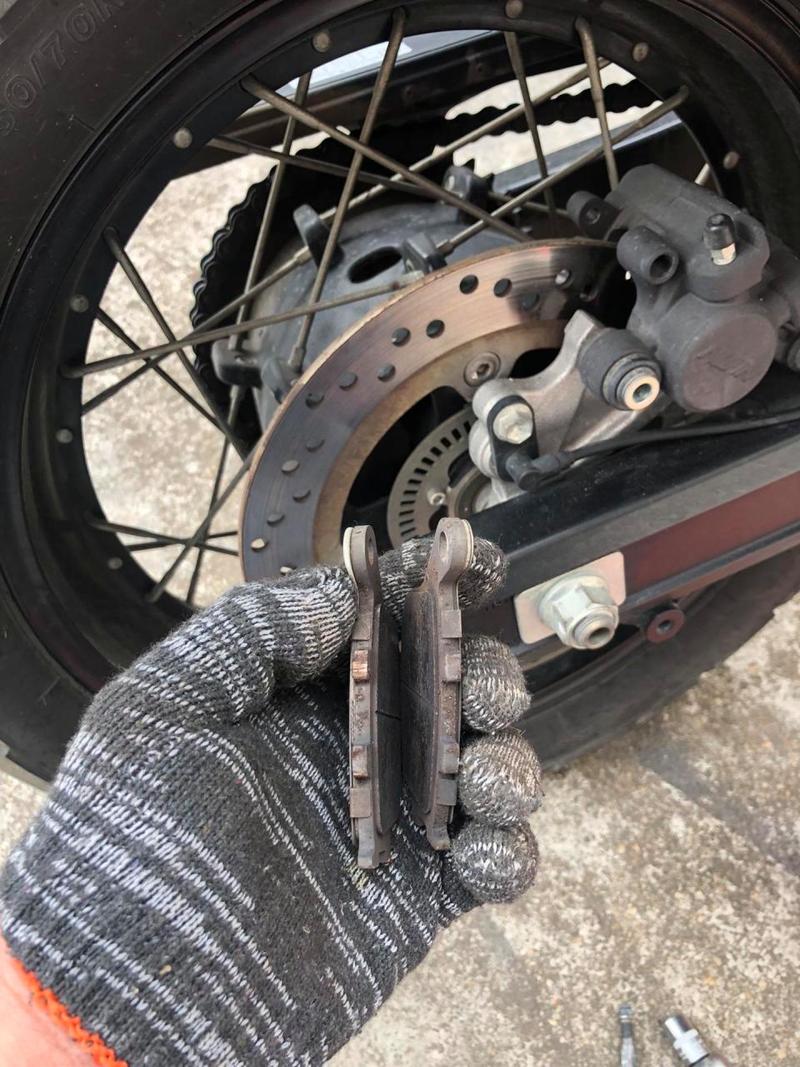 摩托车刹车为什么不能用后刹?