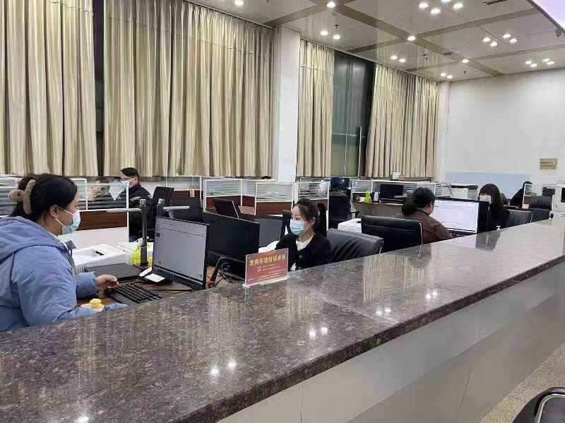 我市首批行政办事员持证上岗