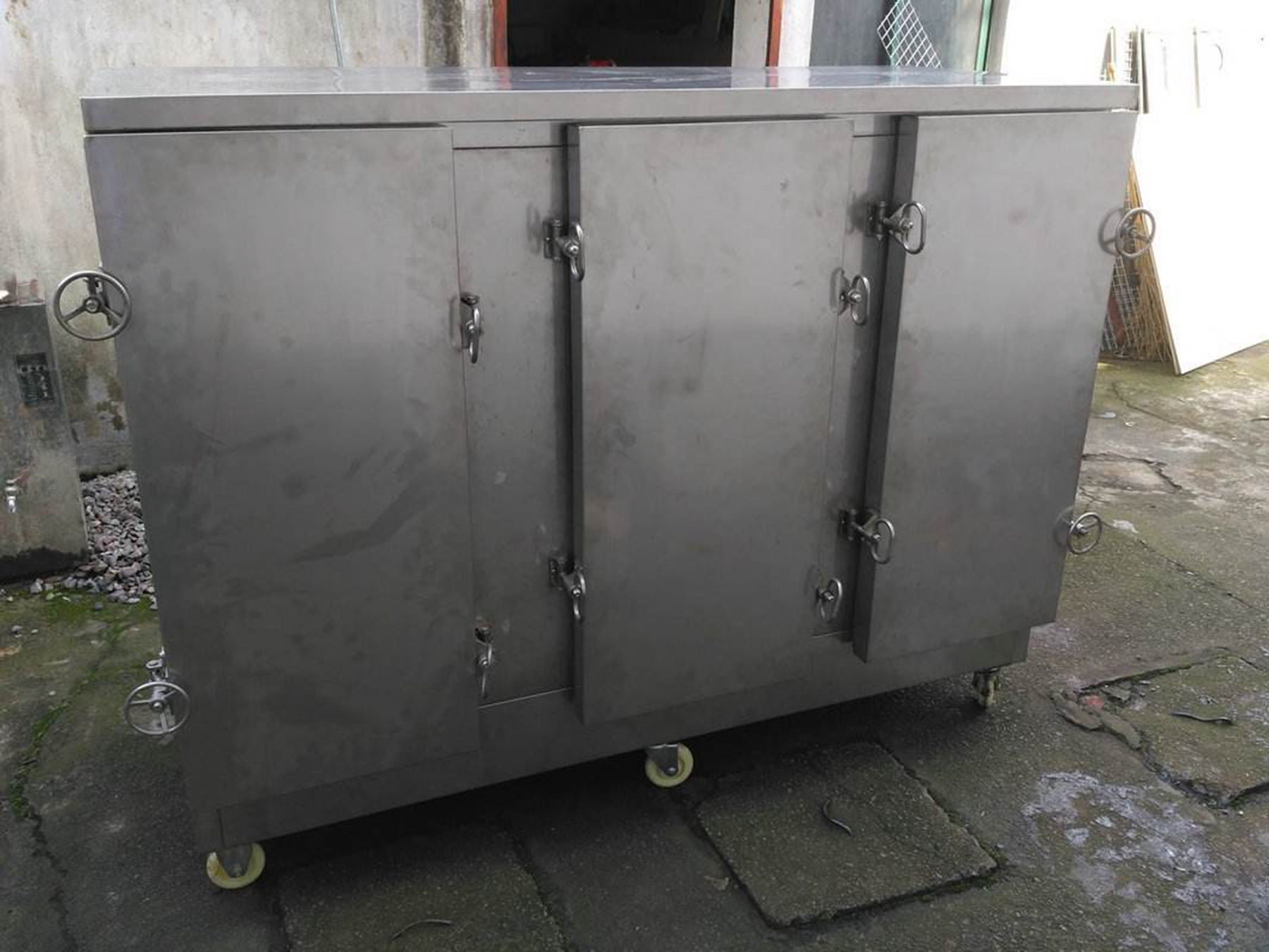 蒸饭柜后面的排气管能接管吗?家里有必要用蒸饭柜吗?