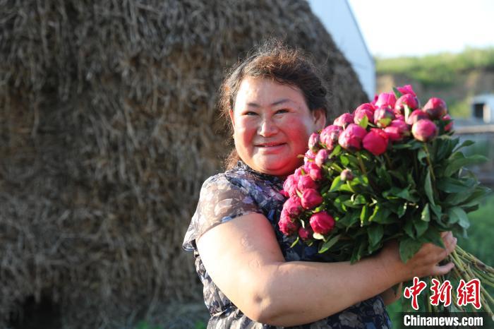 "护花使者"胡珍珍:让家乡的荒田空地"花香四溢"