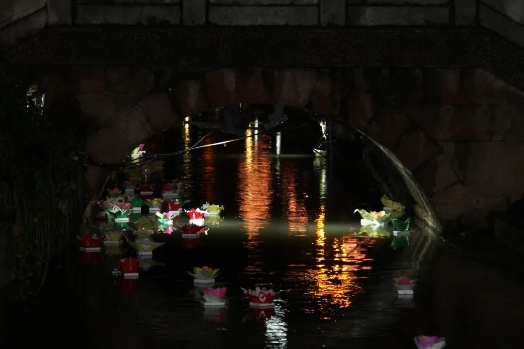 丽江古城:盏盏河灯 遥寄相思