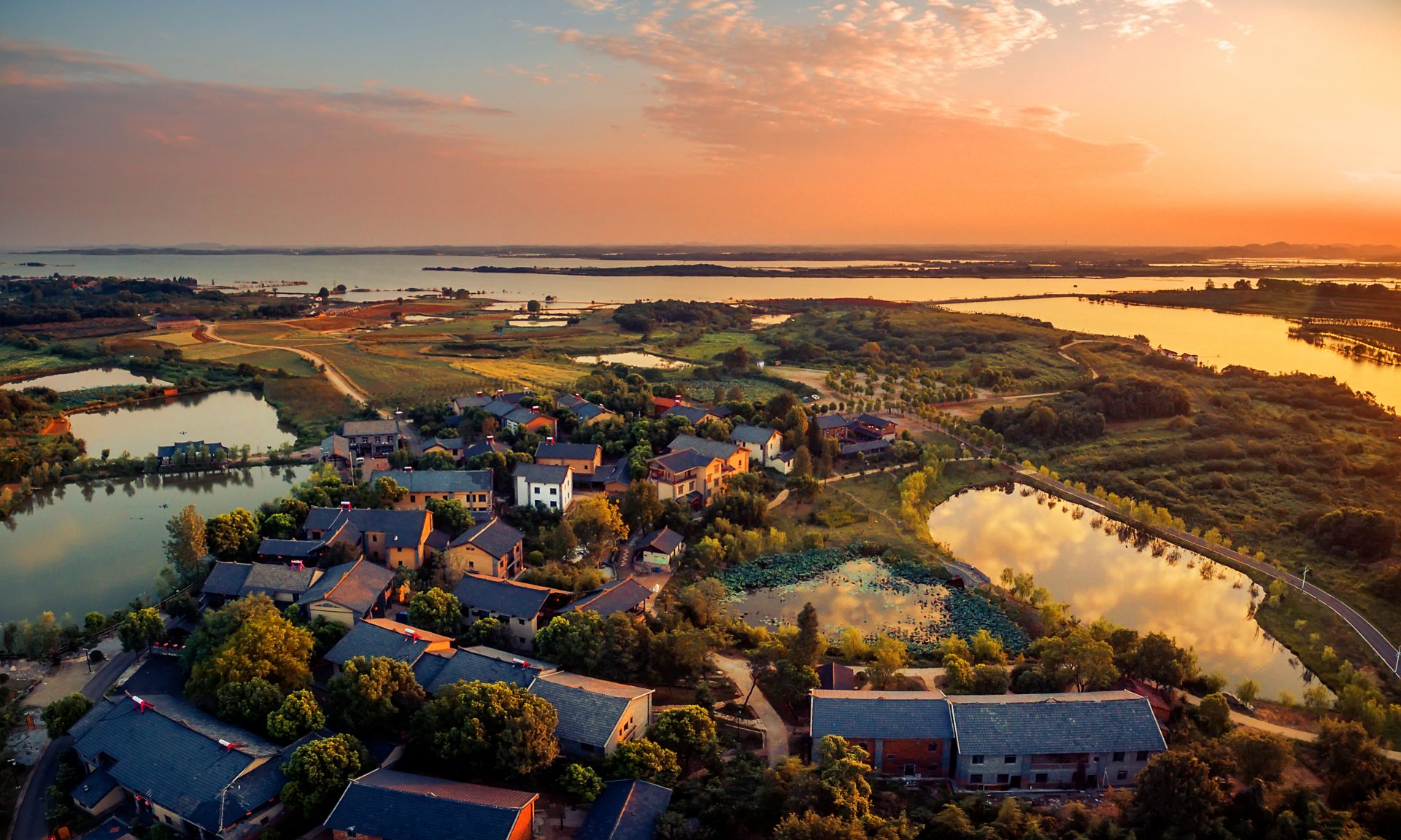乌龙泉街:工业引领强街 乡村旅游名街 生态宜居新街