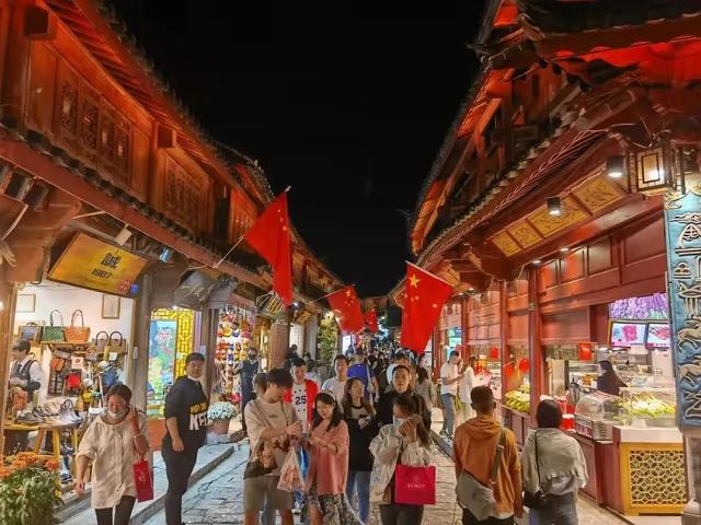 「丽江头条」接待游客121.46万人次，旅游综合收入10.83亿元，丽江旅游回暖？数据背后，思考永不过时……