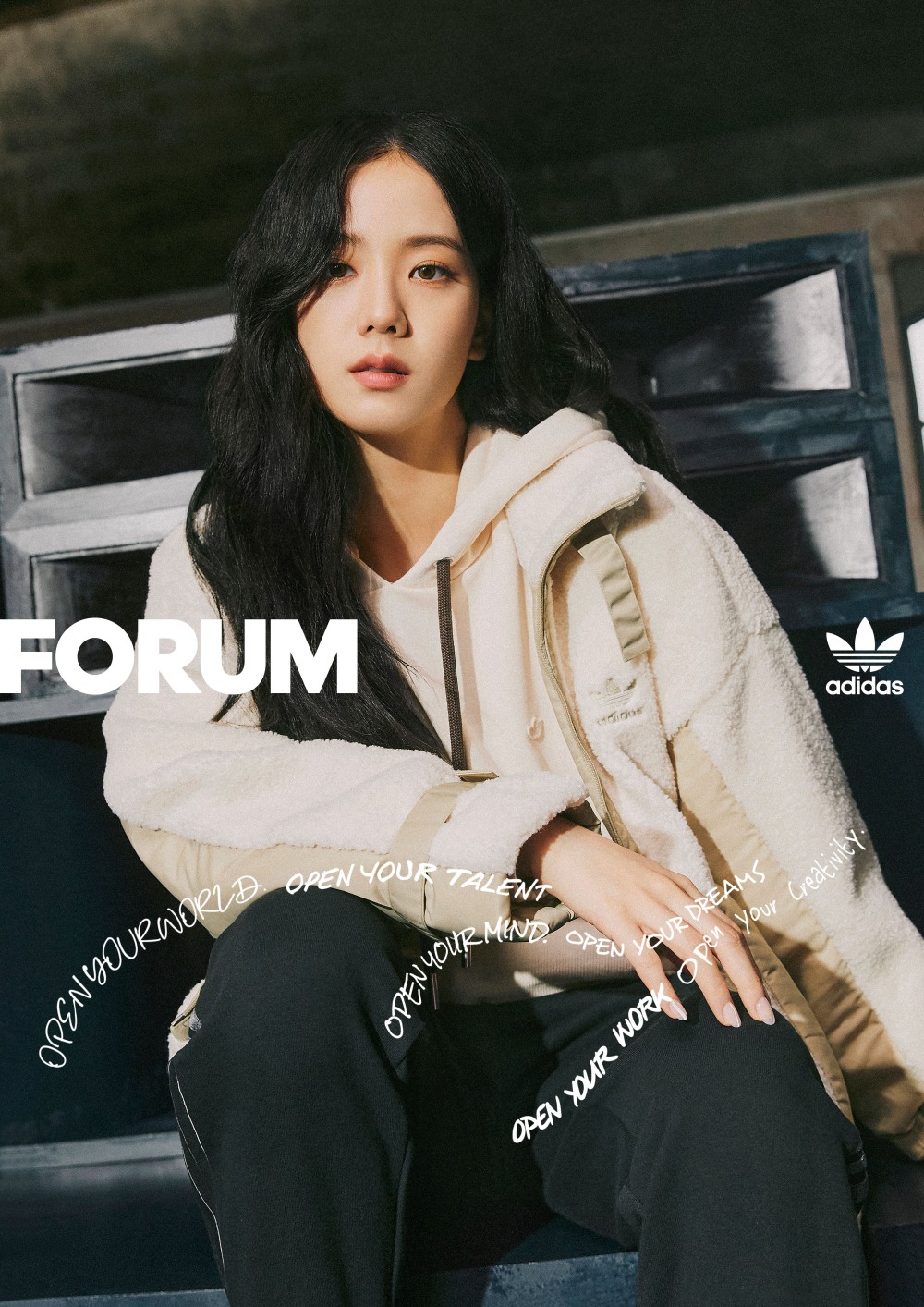 「人间香奈儿」怎么穿都好看!jennie 上脚adidas 复古球鞋系列