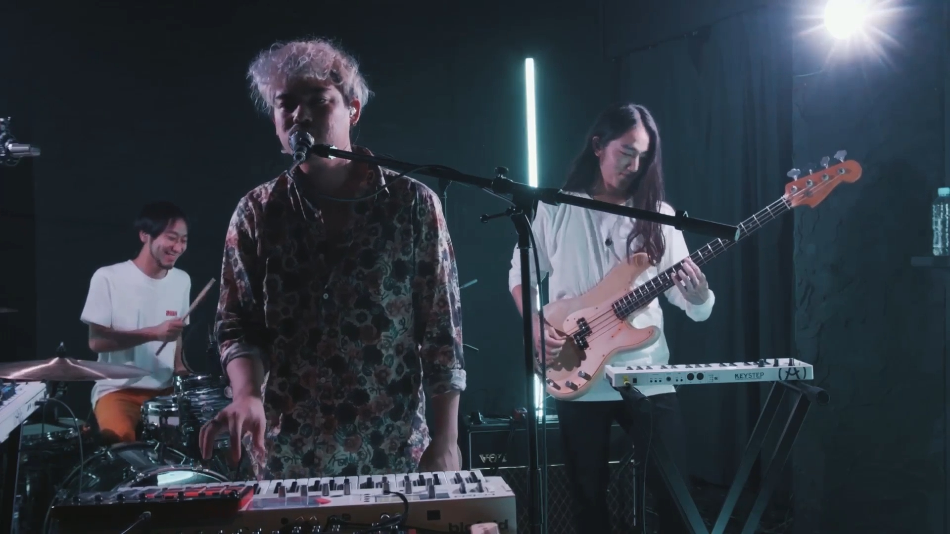 the fin.新专上线 携新歌做客网易云直播,用音乐演绎冬日浪漫