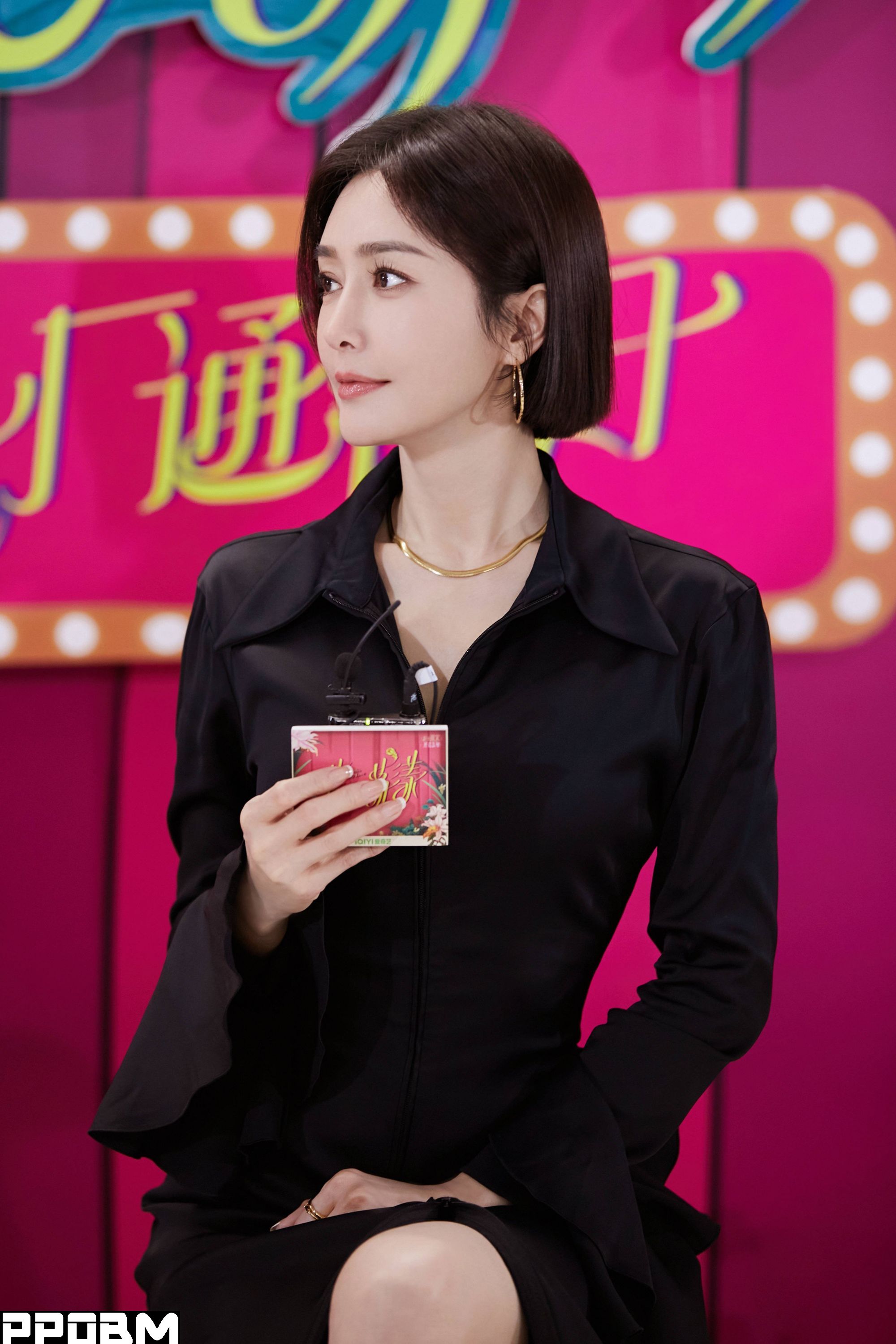 秦岚《芳心荡漾》直播组图