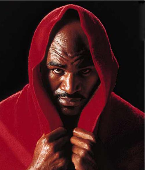 霍利菲尔德:除了被泰森咬耳朵,也是拳击史上最有争议的存在