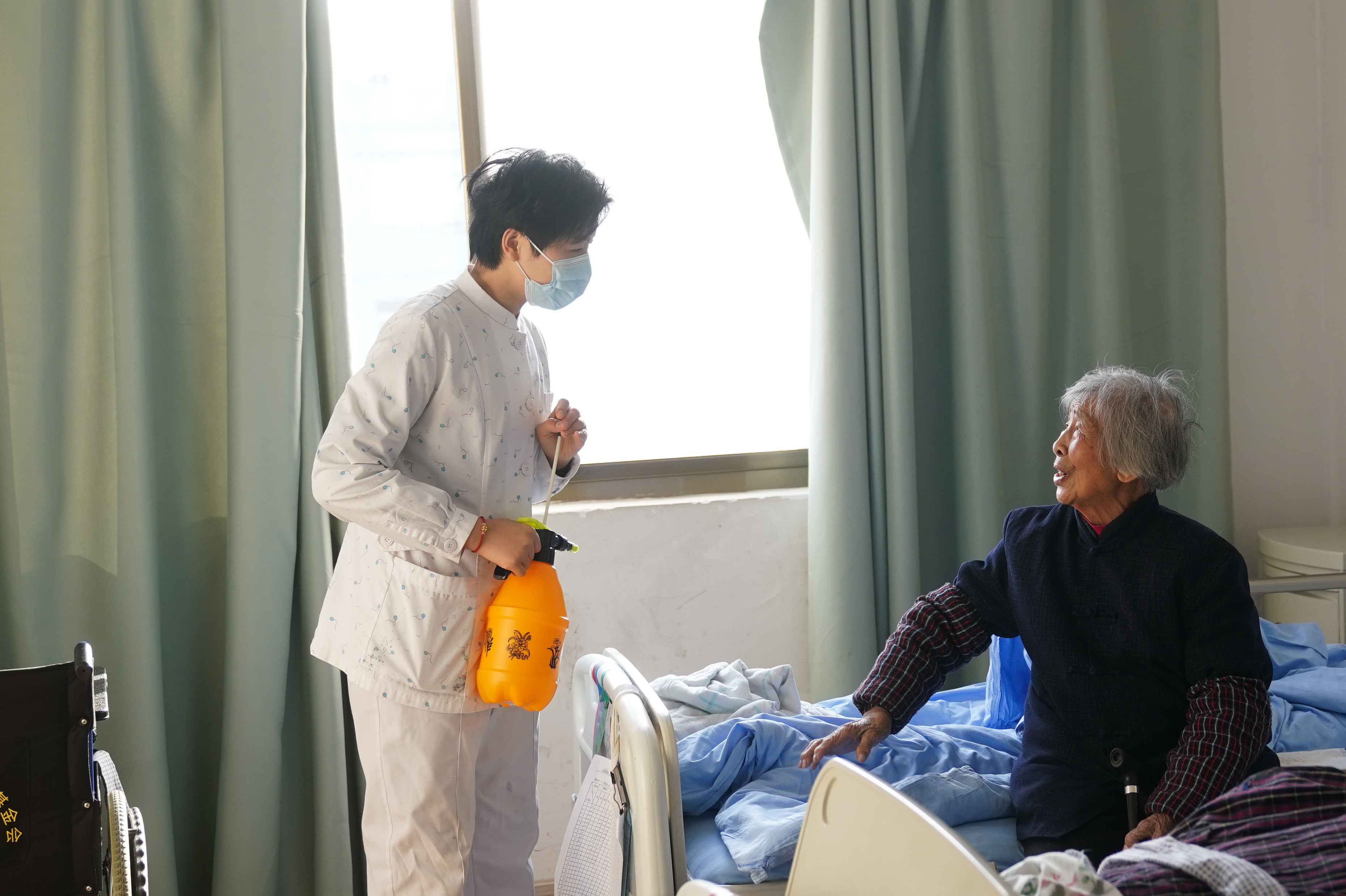 李楠楠:用青春守护夕阳红