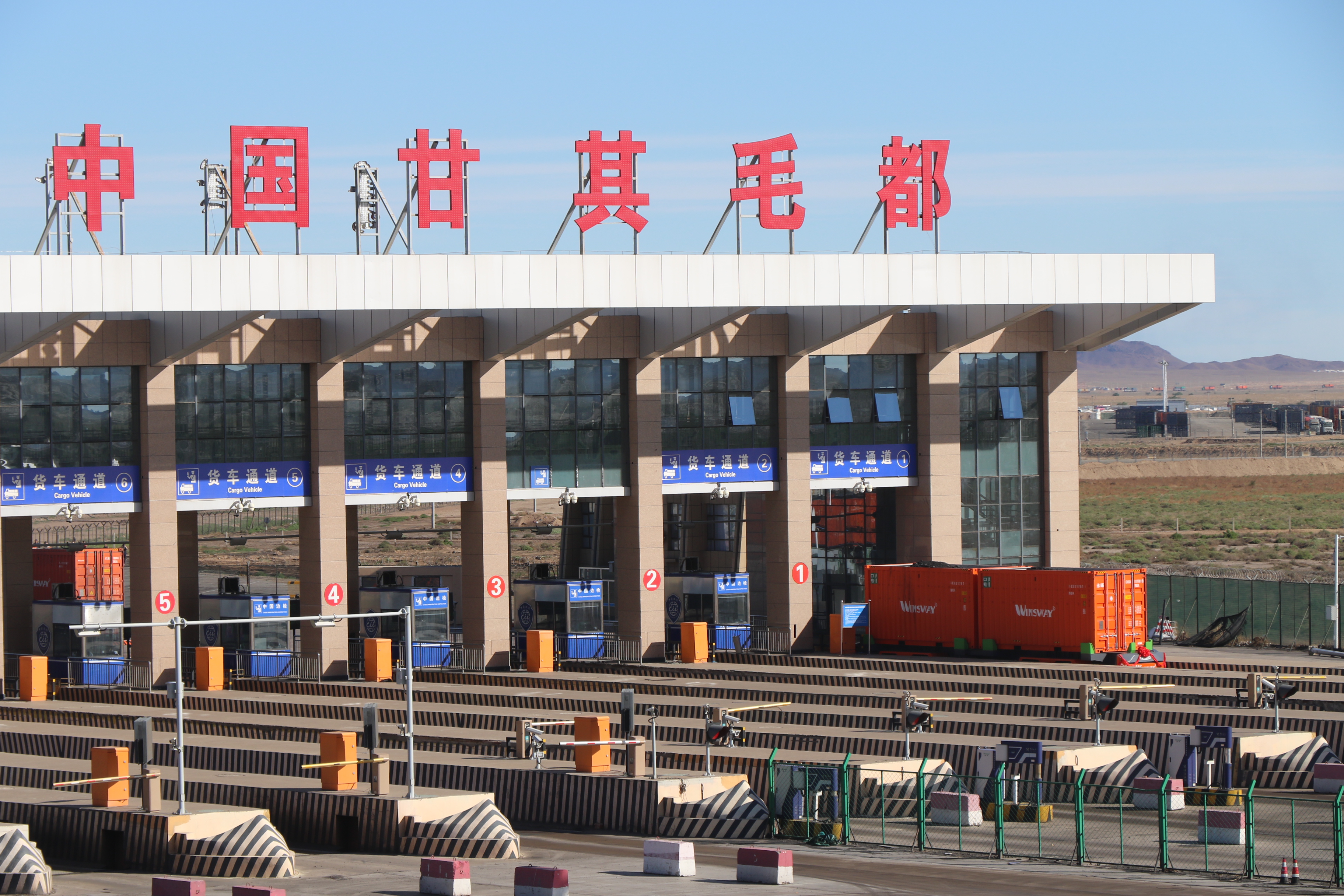 单日突破8万吨 中蒙口岸甘其毛都过货量稳步提升