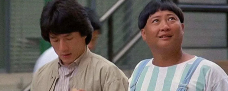 火烧岛中洪金宝换轮胎是在几分钟