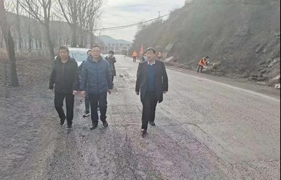 「临汾」蒲县:副县长刘亚敬就农村公路养管及超限检测站工作进行实地