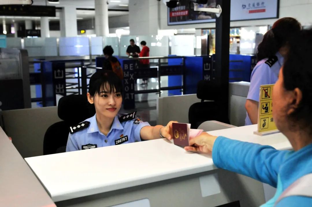 重磅推荐著名报告文学作家李春雷最新力作白云飞歌致敬国门女性力量