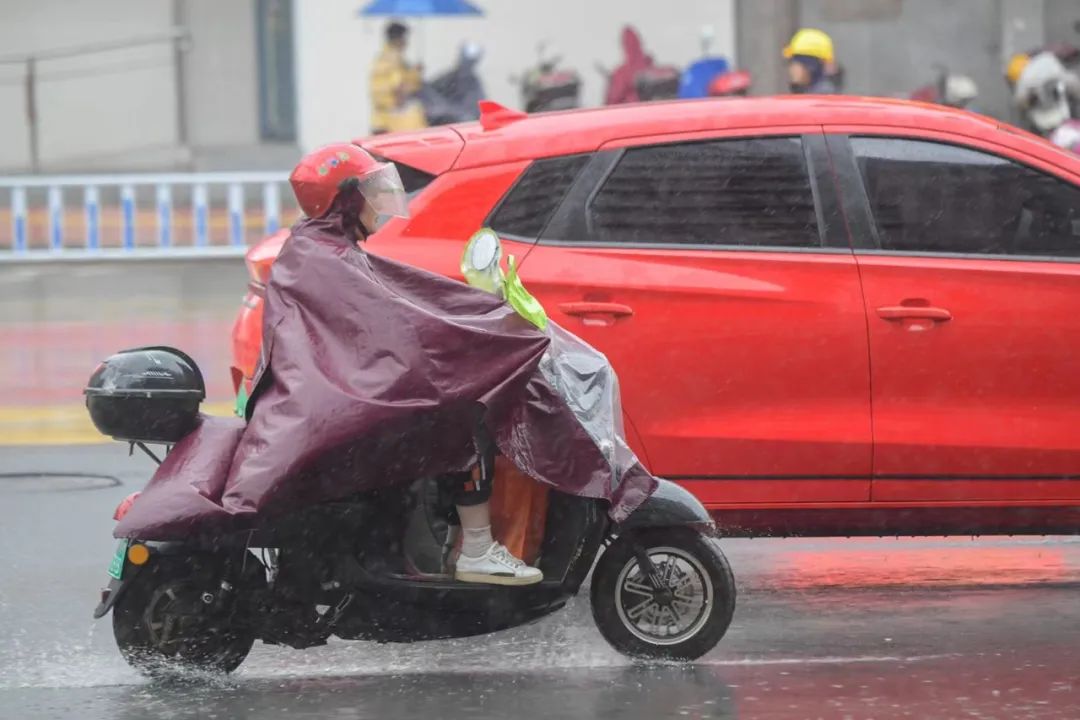 雨04 雨04 雨04……04贵港天气开启"倒水模式",最新中考 端午