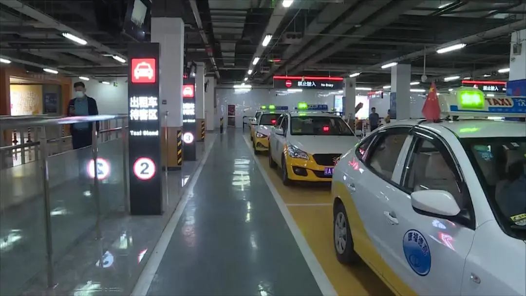 第一现场|出租车站大变脸——"高低杠"体现温馨小心意 市民齐点赞!