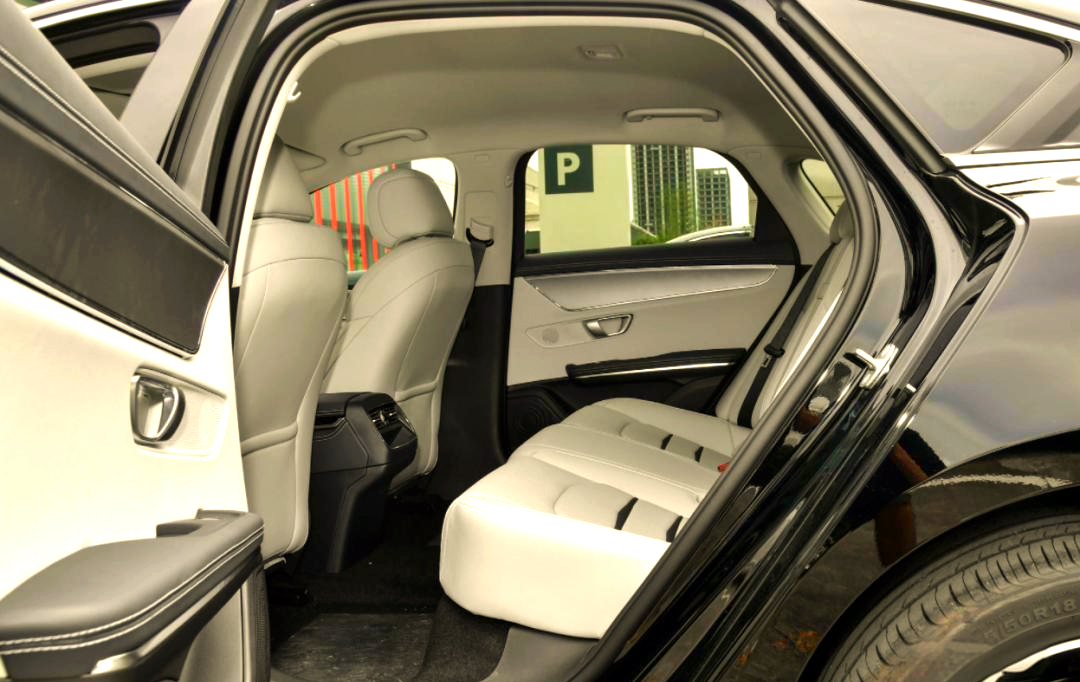 比亚迪e9上市,高端网约车市场再添新选择