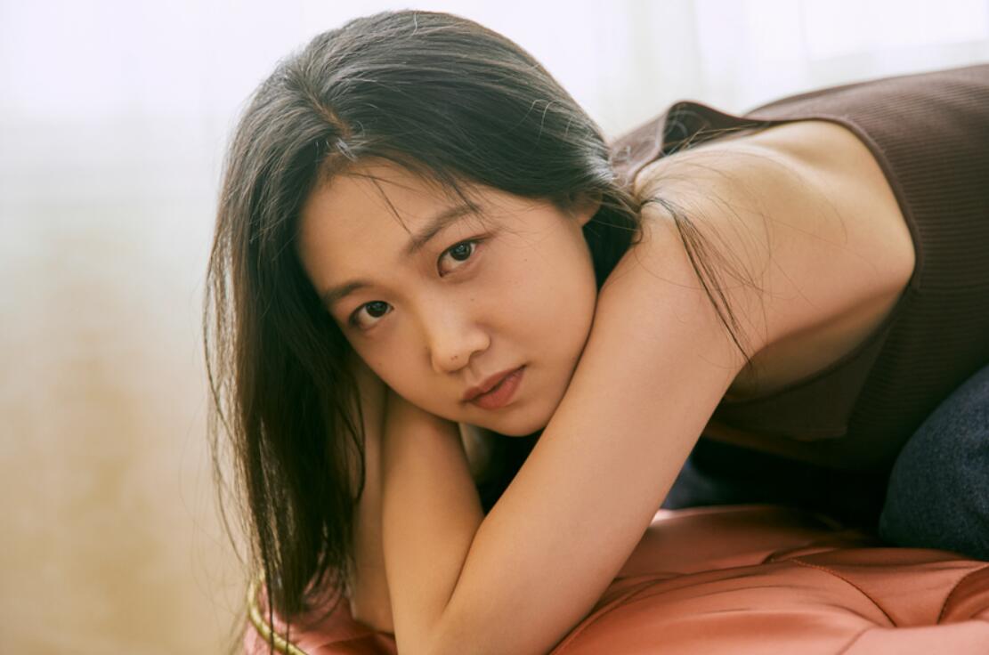 陈宣宇慵懒复古大片释出 眼神尽显满满故事感