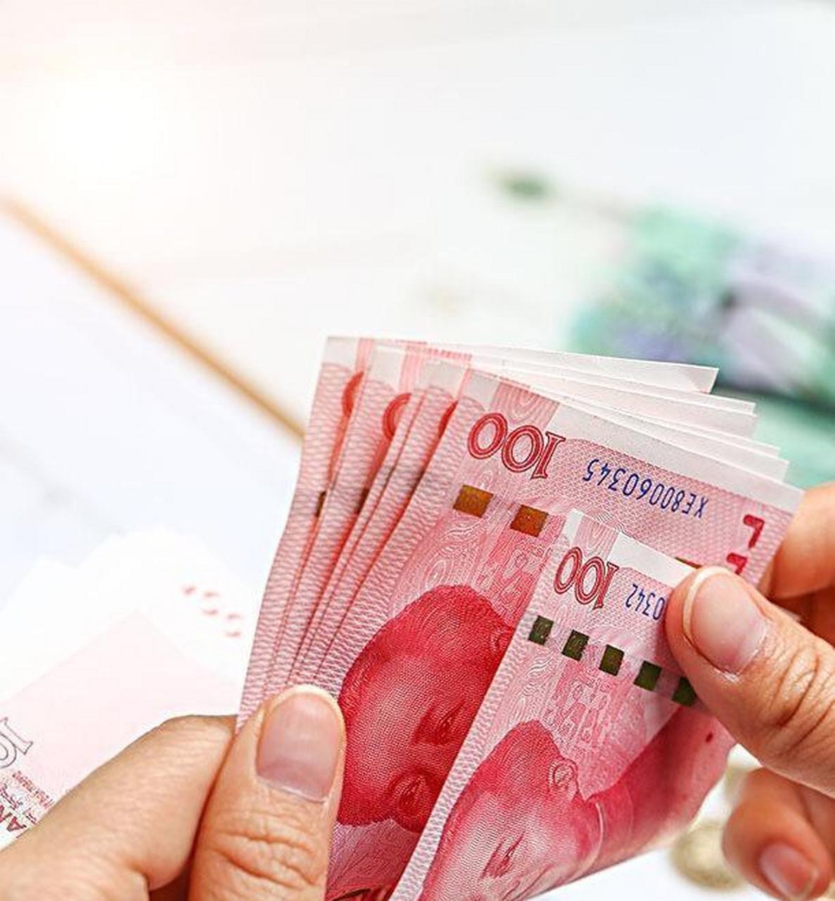 公司里有个妹子问我借200块钱,说是过两天还给我,几天过去了,妹子找到