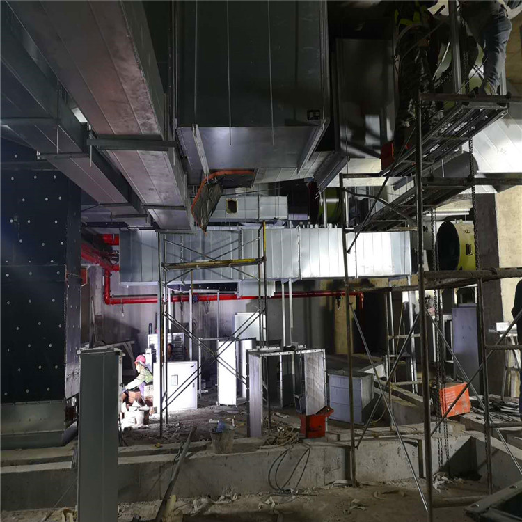 通风排烟管道在厨房的应用是不可缺的,各大酒店商场必须安装排烟管道.