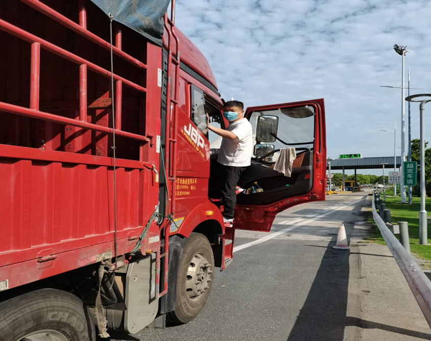 同行1200公里46個收費站 沉浸式體驗貨車司機眼中的嘉興高速出口防控