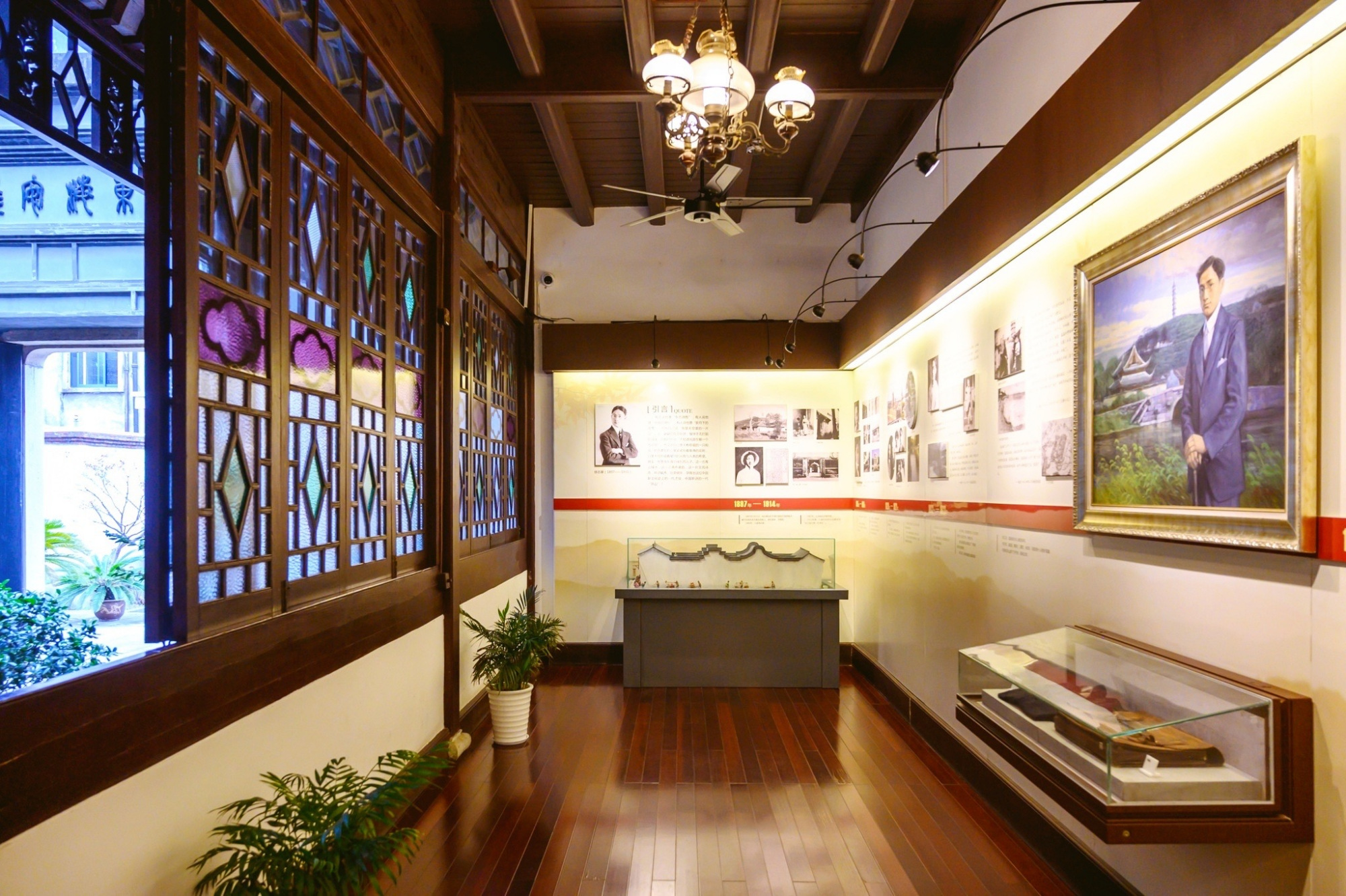 徐志摩故居,建于上世纪20年代,浴缸,唱机及粉色装饰尽显浪漫奢华