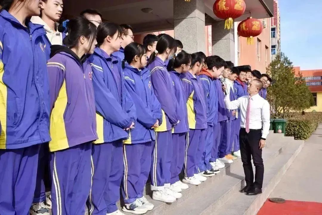 文水二中举行《一定要》主题高考励志演讲报告会