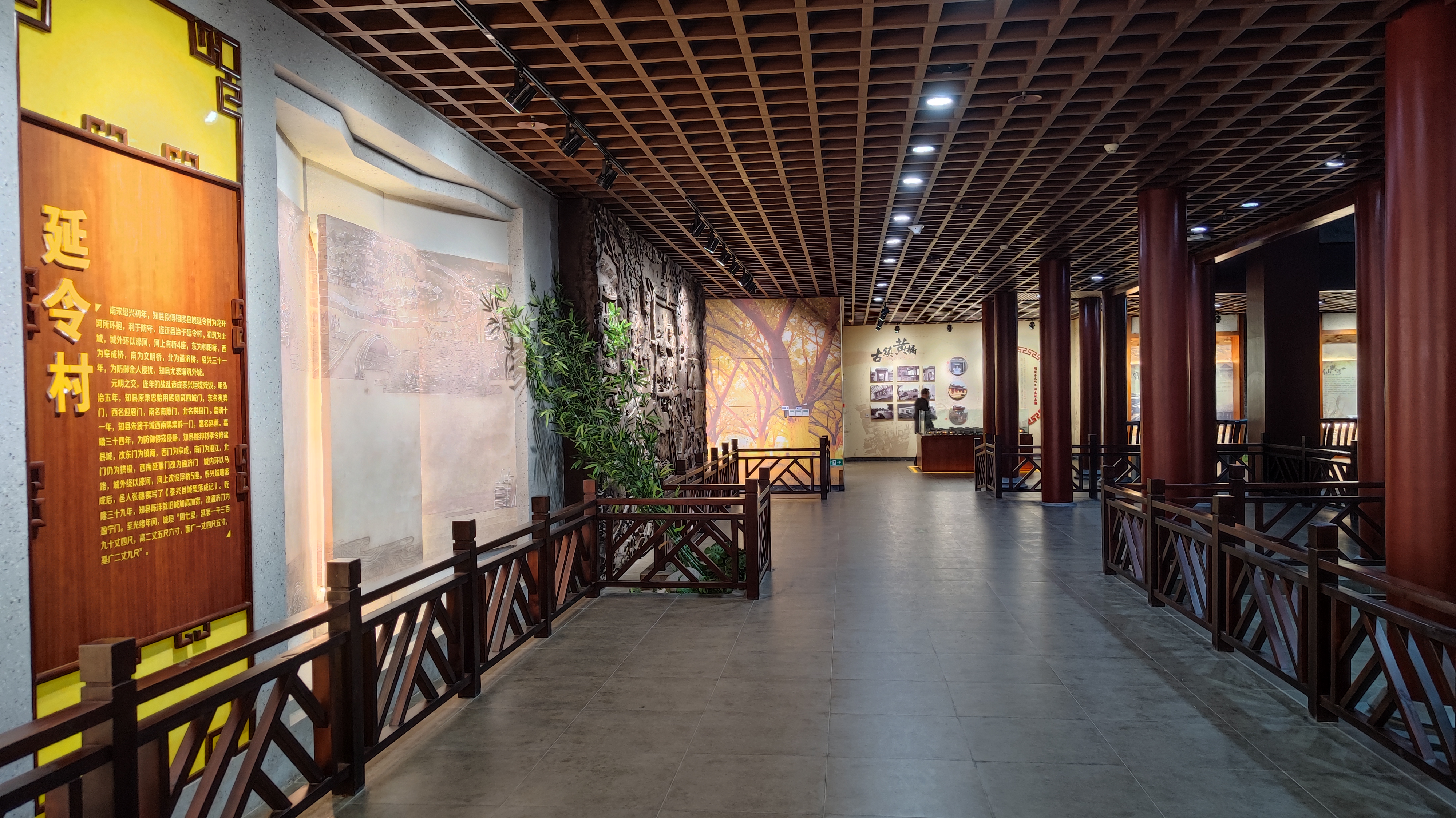 泰兴文化博览中心,它由博物馆,名人馆和规划馆组成,号称三馆