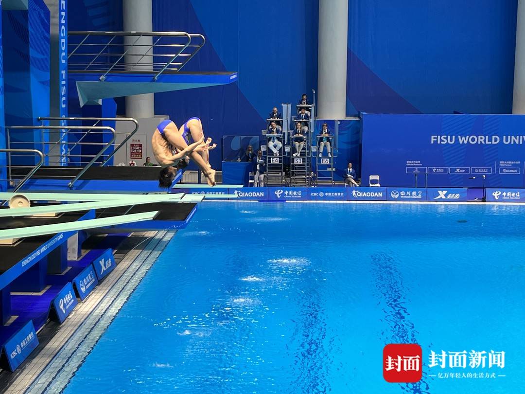 杨凌/王伟莹组合夺得成都大运会跳水项目混合双人3米跳板金牌