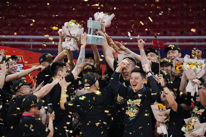 辽宁横扫广厦时隔4年再度问鼎cba总冠军