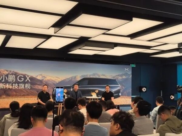 特斯拉FSD杀进中国 小鹏第一个迎战：欢迎高水平对决