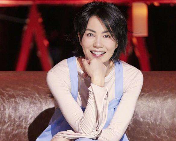 51岁王菲晒近照,少女感依旧如初,人气依旧不减当年!