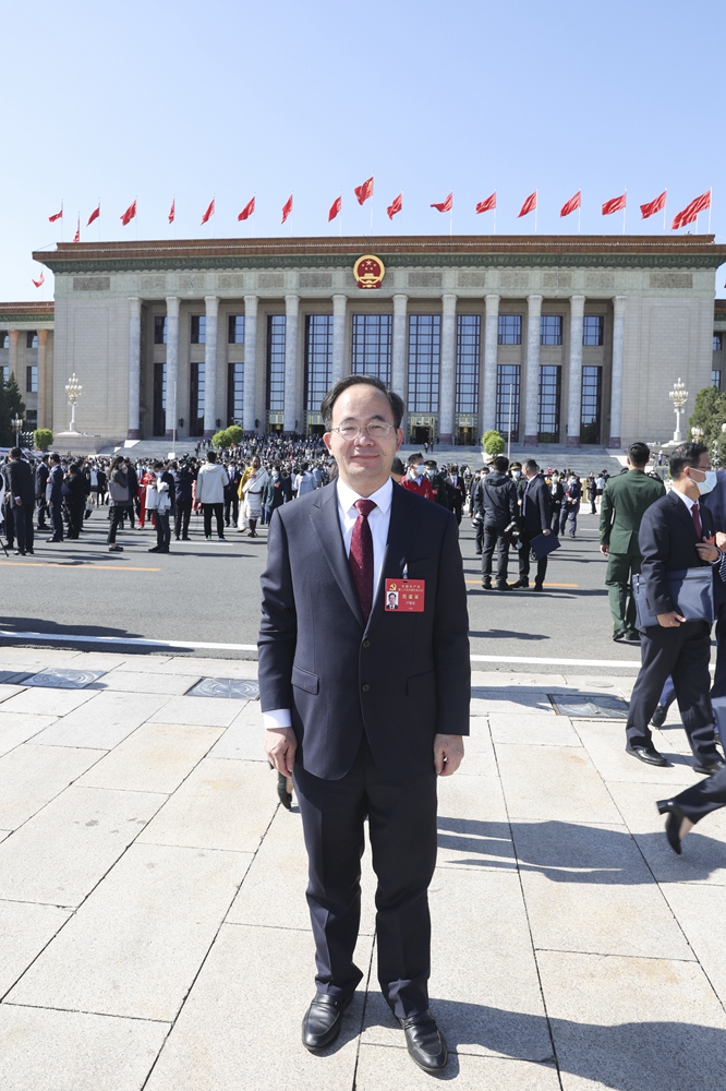 党的二十大代表卢荣春:纵深推进人才"云"聚强市工程